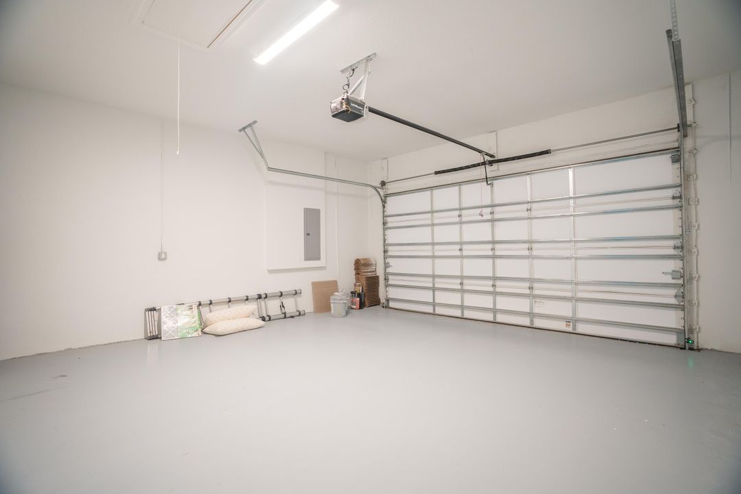 合同活跃: $600,000 (3 贝兹, 2 浴室, 2631 平方英尺)