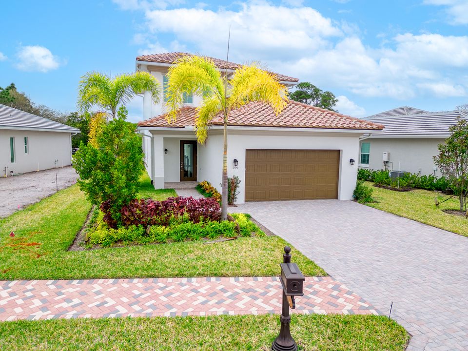 合同活跃: $600,000 (3 贝兹, 2 浴室, 2631 平方英尺)