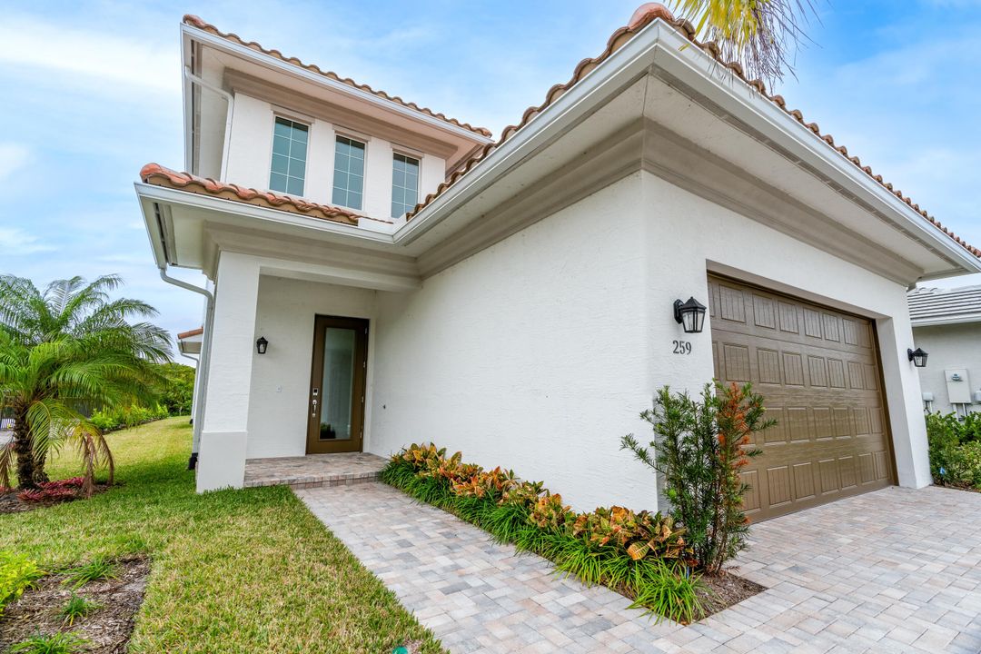 合同活跃: $600,000 (3 贝兹, 2 浴室, 2631 平方英尺)