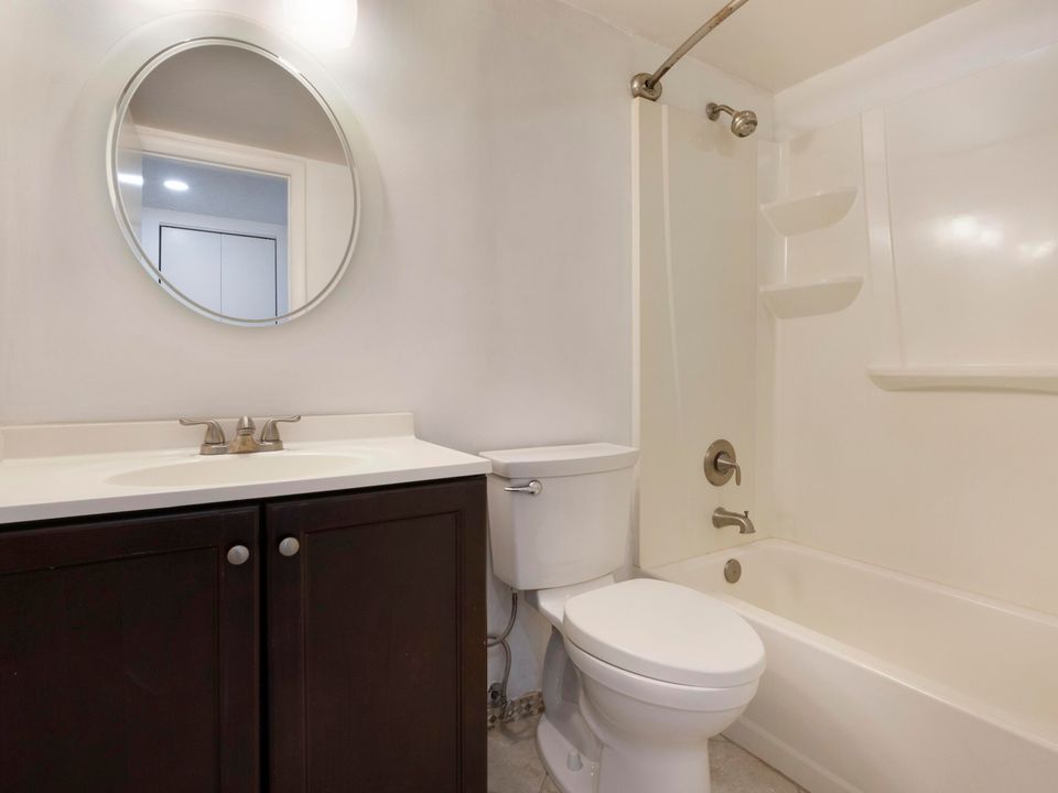 Activo con contrato: $259,900 (2 camas, 2 baños, 790 Pies cuadrados)