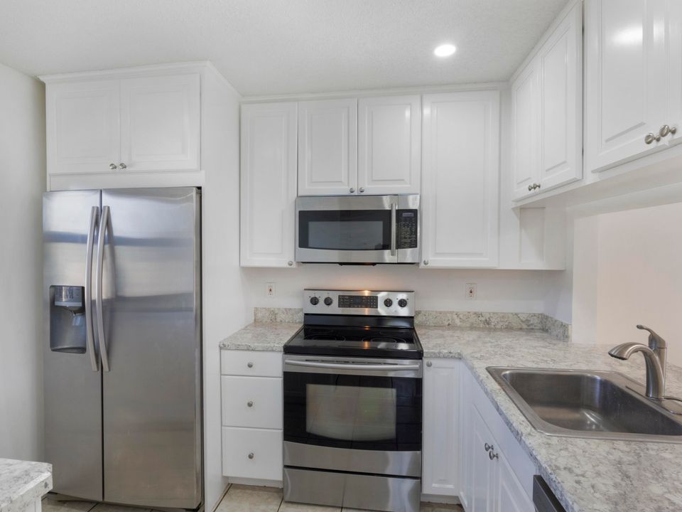 Activo con contrato: $259,900 (2 camas, 2 baños, 790 Pies cuadrados)