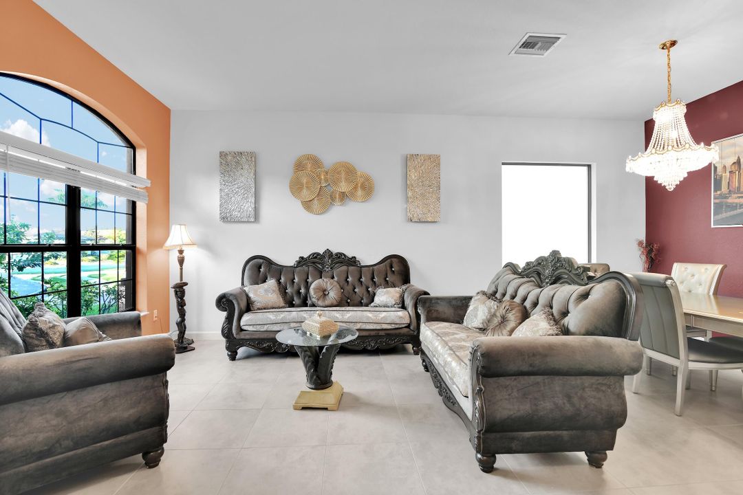 合同活跃: $550,000 (3 贝兹, 2 浴室, 2062 平方英尺)