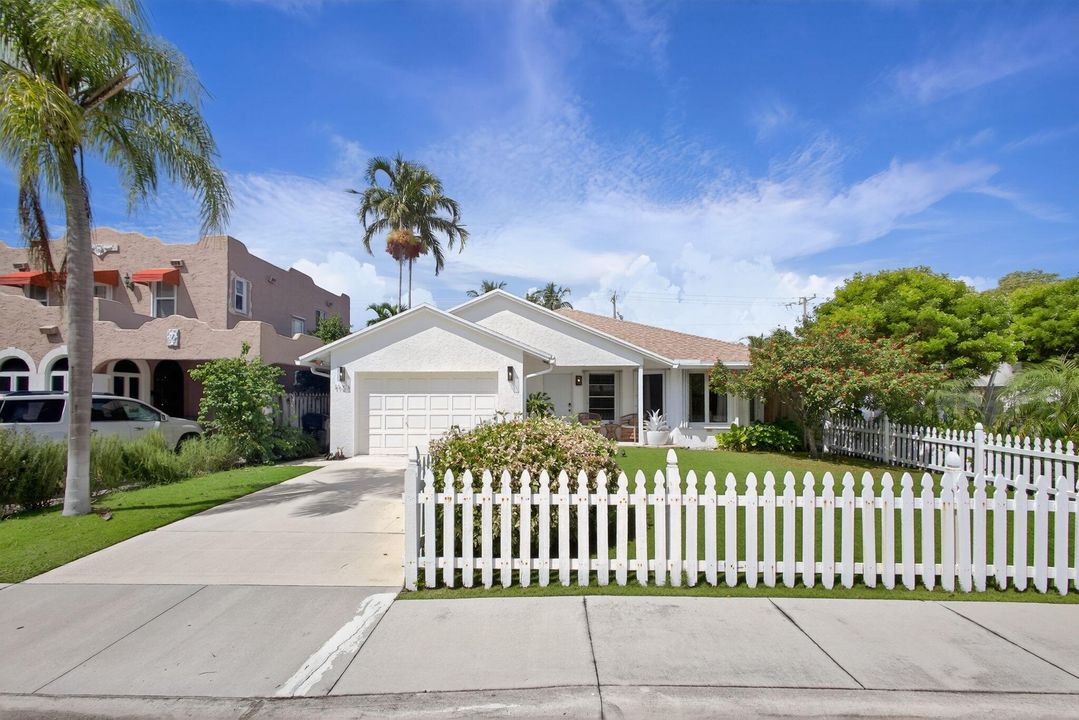 合同活跃: $925,000 (2 贝兹, 2 浴室, 1563 平方英尺)