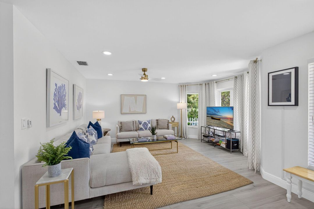 合同活跃: $925,000 (2 贝兹, 2 浴室, 1563 平方英尺)