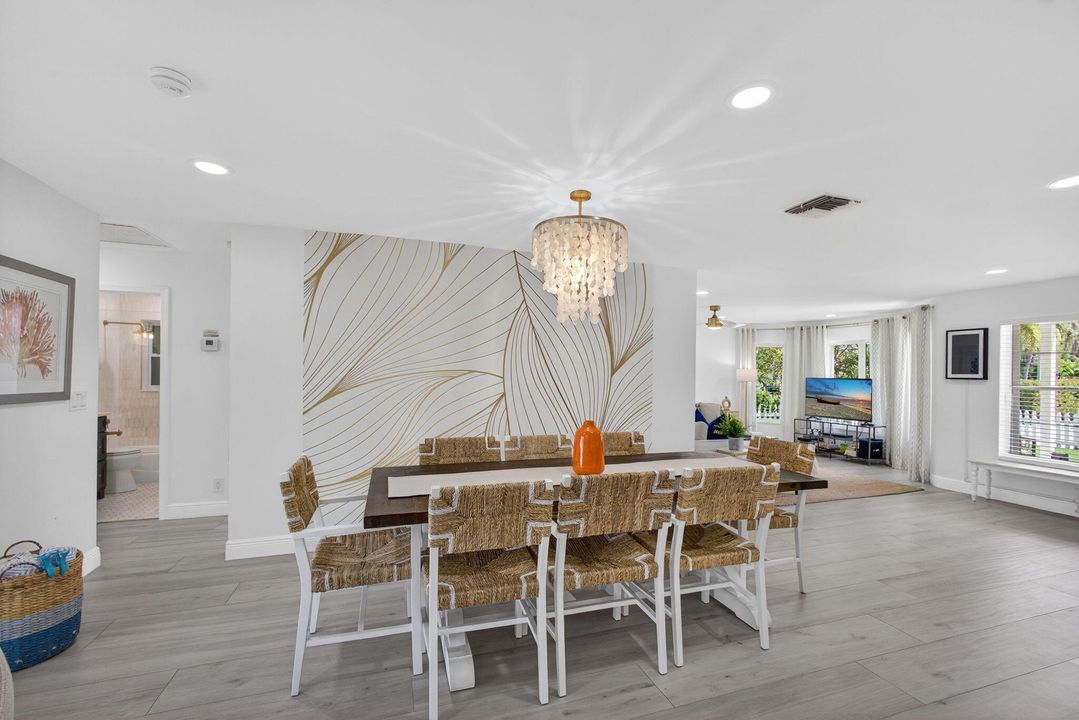 合同活跃: $925,000 (2 贝兹, 2 浴室, 1563 平方英尺)