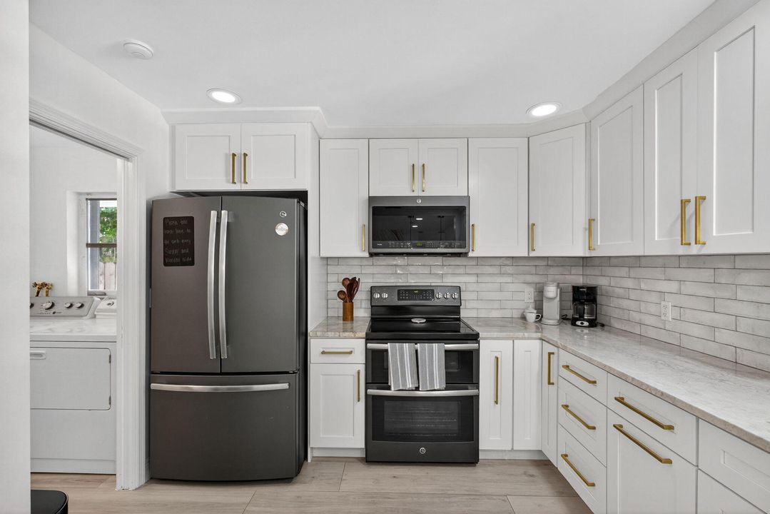 合同活跃: $925,000 (2 贝兹, 2 浴室, 1563 平方英尺)