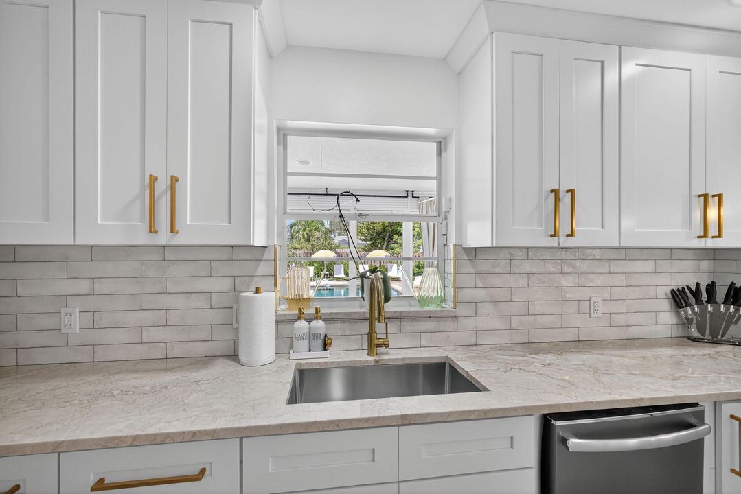 合同活跃: $925,000 (2 贝兹, 2 浴室, 1563 平方英尺)