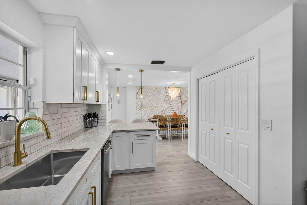 合同活跃: $925,000 (2 贝兹, 2 浴室, 1563 平方英尺)