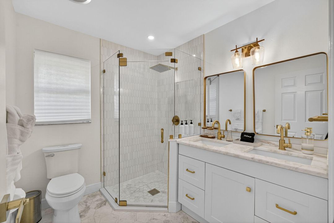 合同活跃: $925,000 (2 贝兹, 2 浴室, 1563 平方英尺)