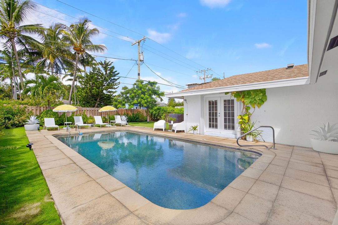 合同活跃: $925,000 (2 贝兹, 2 浴室, 1563 平方英尺)