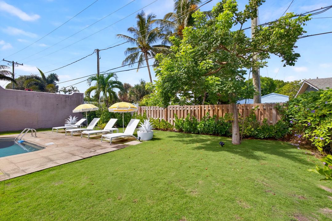 合同活跃: $925,000 (2 贝兹, 2 浴室, 1563 平方英尺)