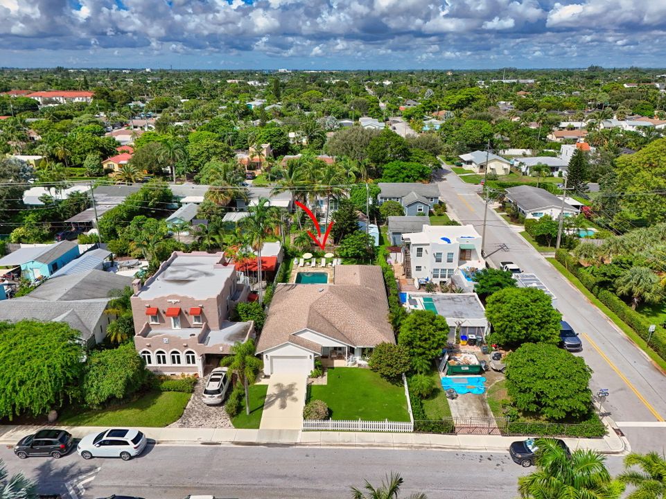 合同活跃: $925,000 (2 贝兹, 2 浴室, 1563 平方英尺)