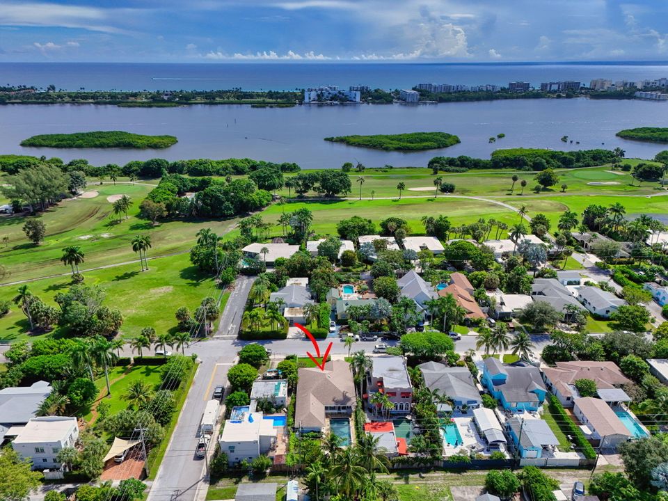 合同活跃: $925,000 (2 贝兹, 2 浴室, 1563 平方英尺)