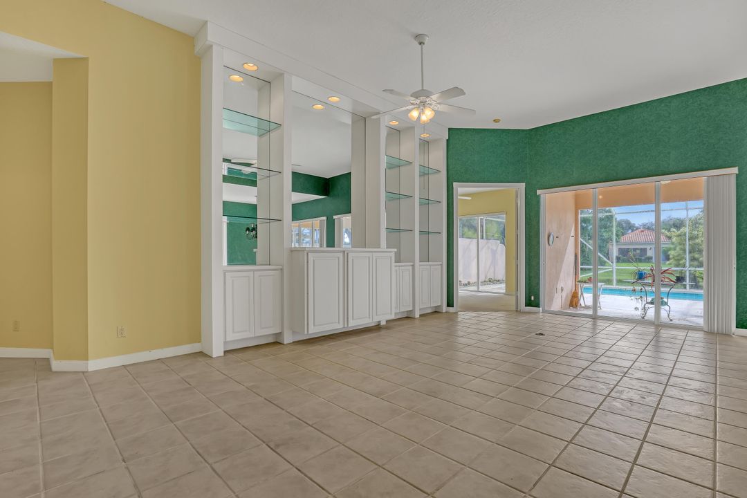 Activo con contrato: $565,000 (4 camas, 2 baños, 1988 Pies cuadrados)