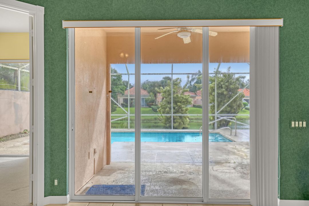 Activo con contrato: $565,000 (4 camas, 2 baños, 1988 Pies cuadrados)