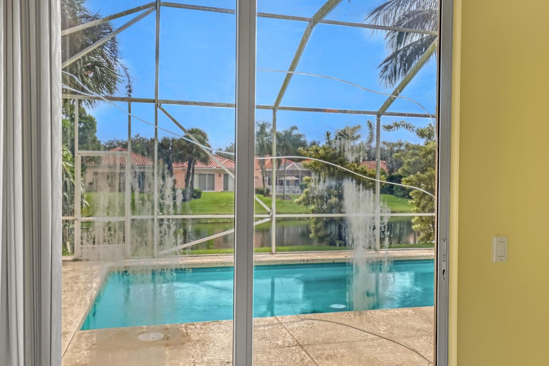 Activo con contrato: $565,000 (4 camas, 2 baños, 1988 Pies cuadrados)