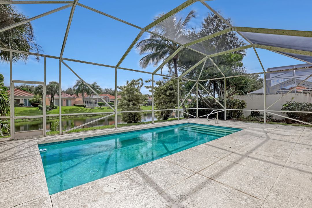 Activo con contrato: $565,000 (4 camas, 2 baños, 1988 Pies cuadrados)