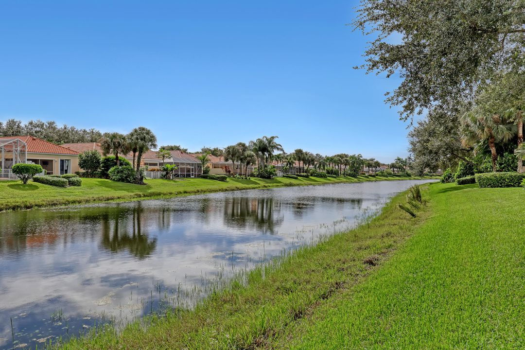 Activo con contrato: $565,000 (4 camas, 2 baños, 1988 Pies cuadrados)