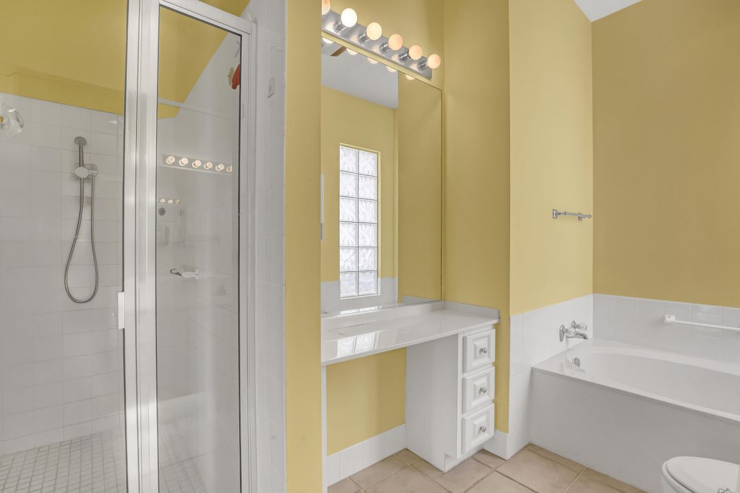 Activo con contrato: $565,000 (4 camas, 2 baños, 1988 Pies cuadrados)