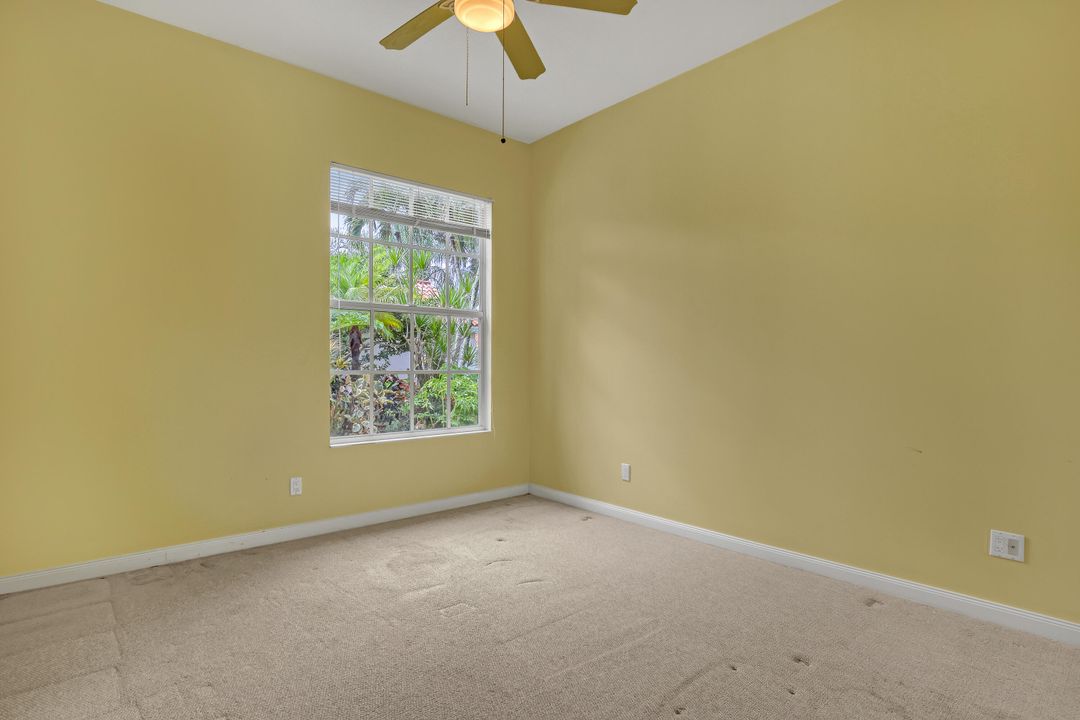 Activo con contrato: $565,000 (4 camas, 2 baños, 1988 Pies cuadrados)