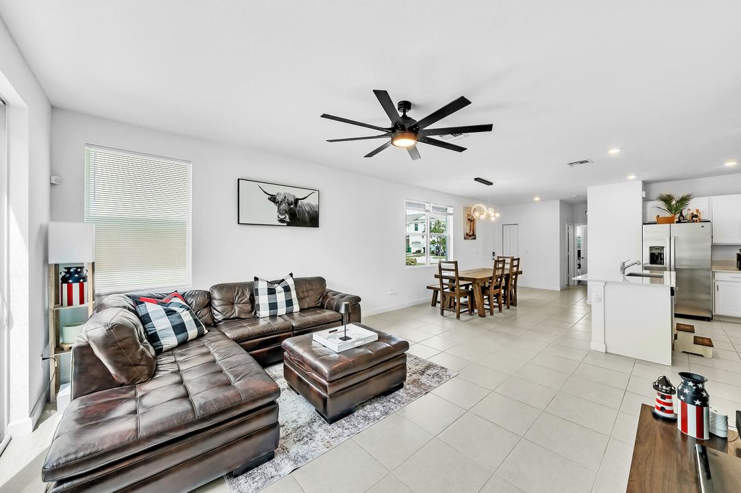 На продажу: $364,999 (3 спален, 2 ванн, 1821 Квадратных фут)