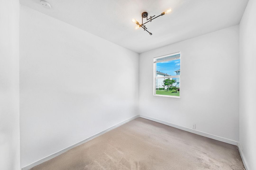 На продажу: $364,999 (3 спален, 2 ванн, 1821 Квадратных фут)