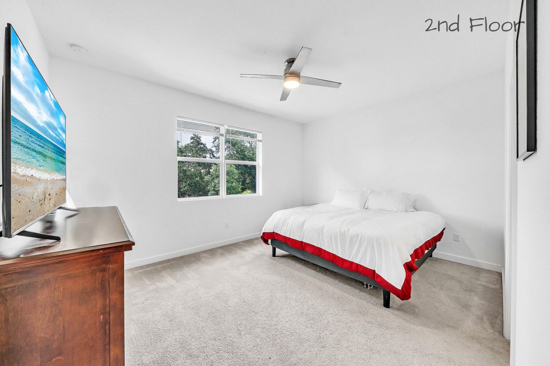 На продажу: $364,999 (3 спален, 2 ванн, 1821 Квадратных фут)