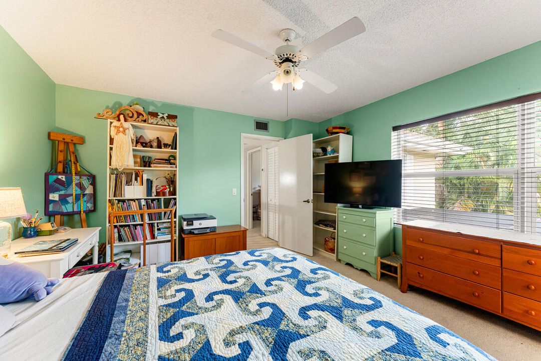 For Sale: $314,999 (2 beds, 2 baths, 1374 Square Feet)