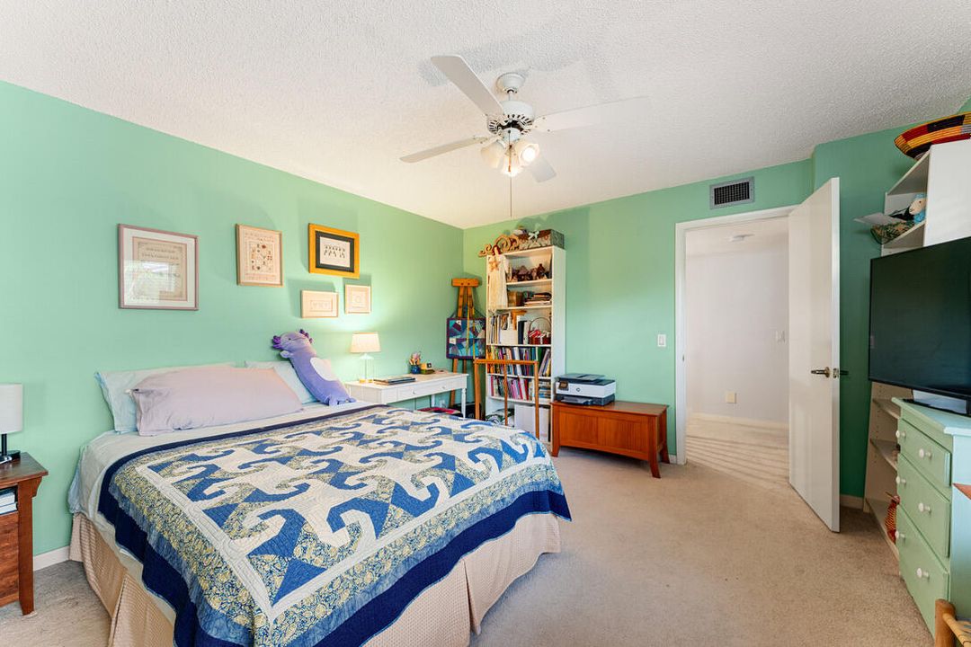 For Sale: $314,999 (2 beds, 2 baths, 1374 Square Feet)