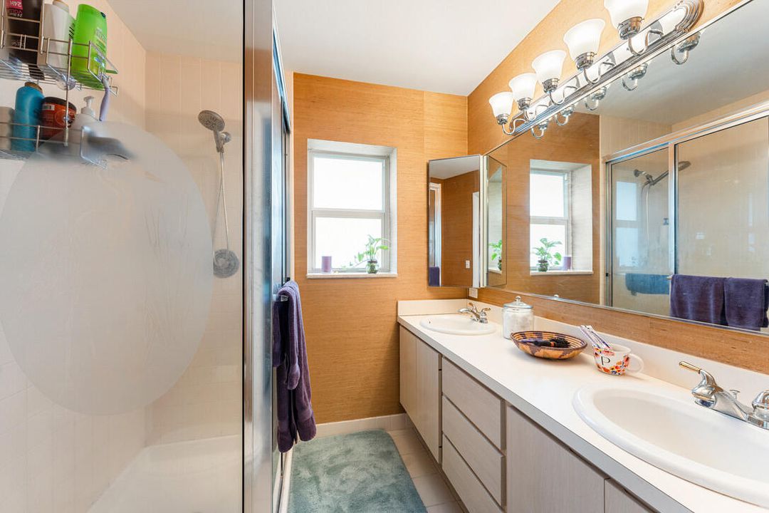 For Sale: $314,999 (2 beds, 2 baths, 1374 Square Feet)