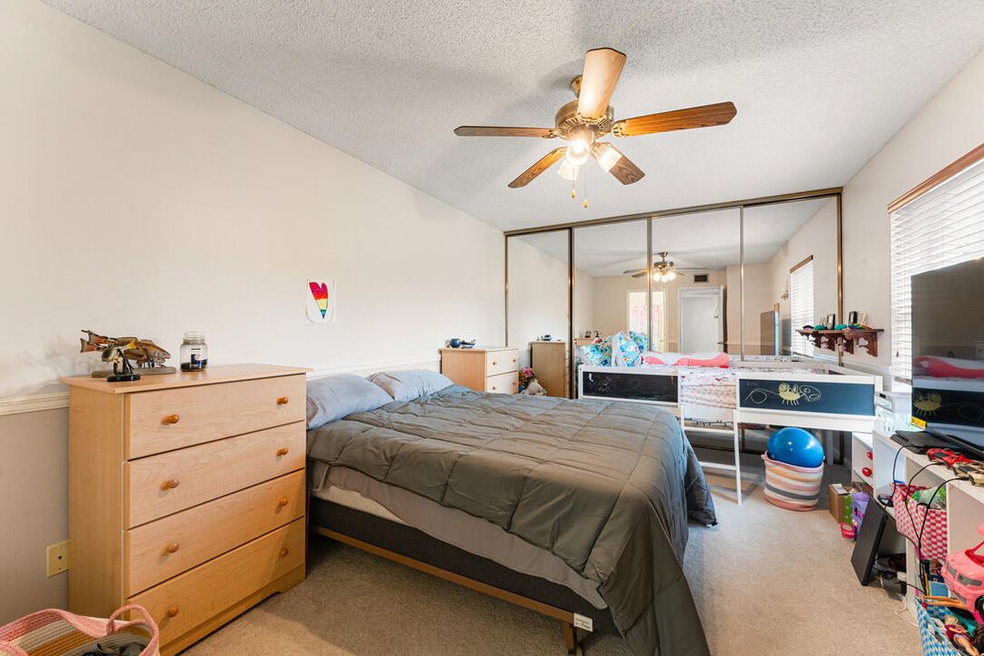 For Sale: $314,999 (2 beds, 2 baths, 1374 Square Feet)