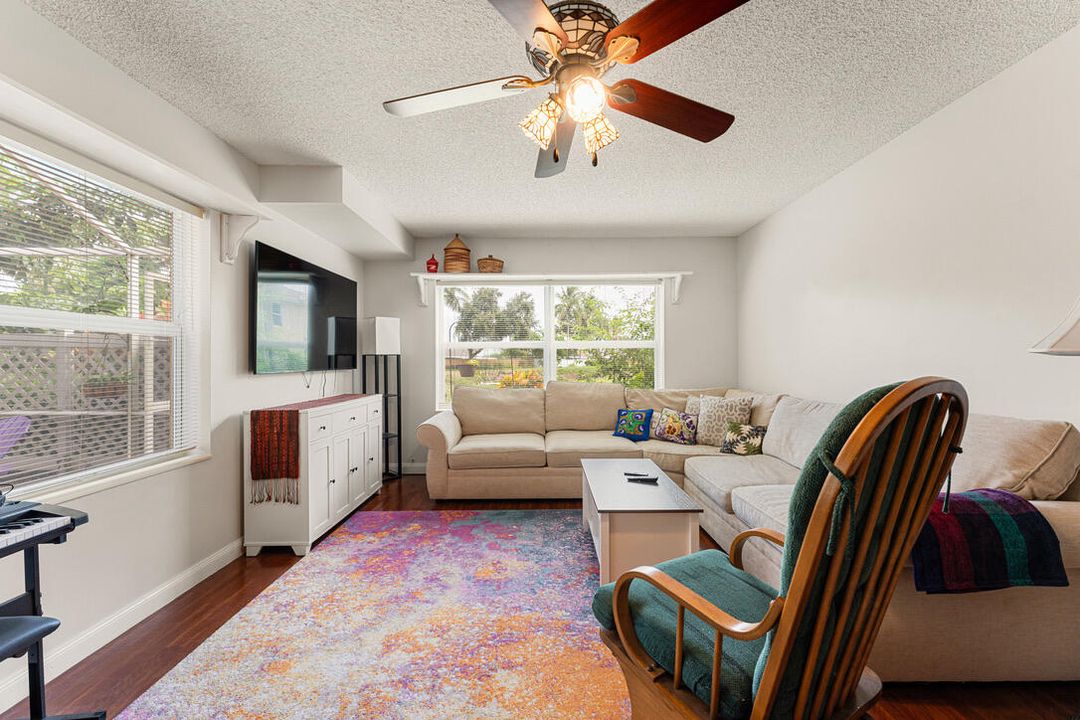 For Sale: $314,999 (2 beds, 2 baths, 1374 Square Feet)