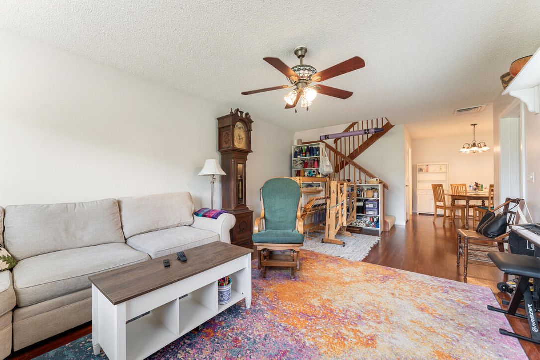 For Sale: $314,999 (2 beds, 2 baths, 1374 Square Feet)