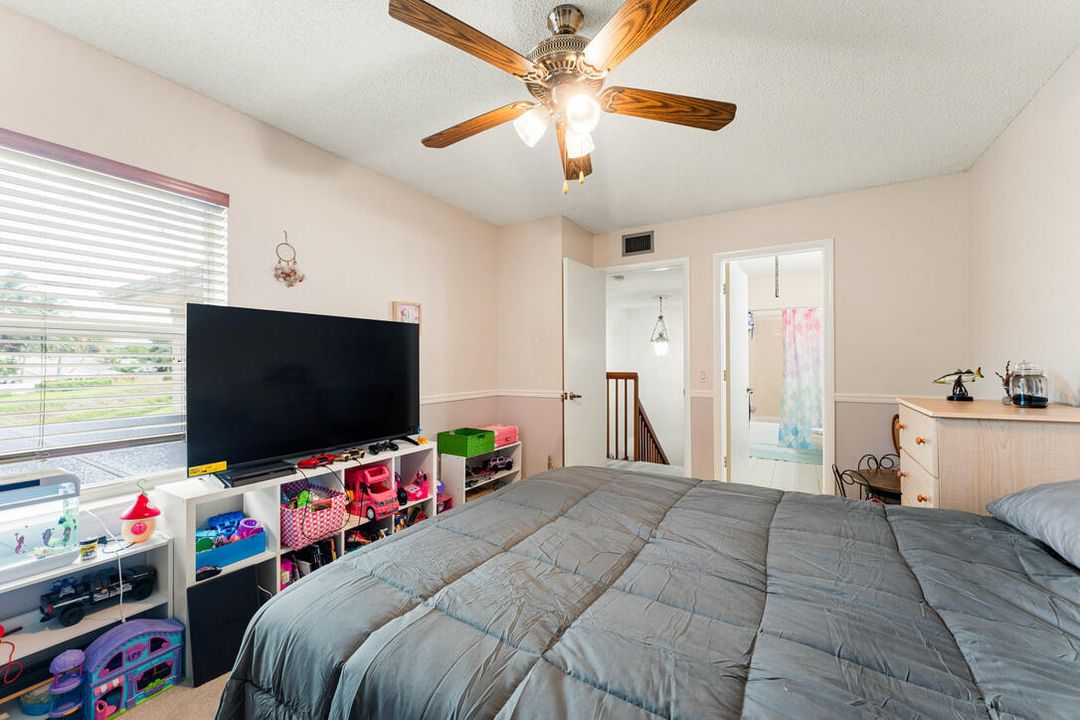 For Sale: $314,999 (2 beds, 2 baths, 1374 Square Feet)