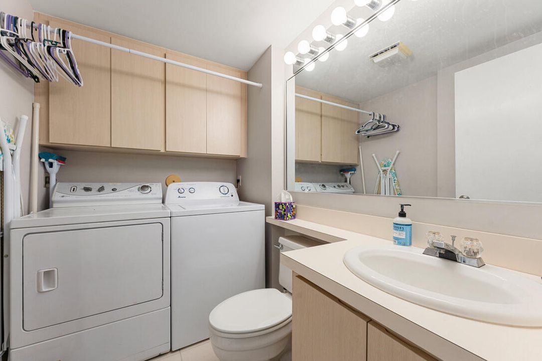 For Sale: $314,999 (2 beds, 2 baths, 1374 Square Feet)