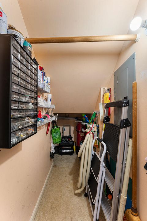 For Sale: $314,999 (2 beds, 2 baths, 1374 Square Feet)