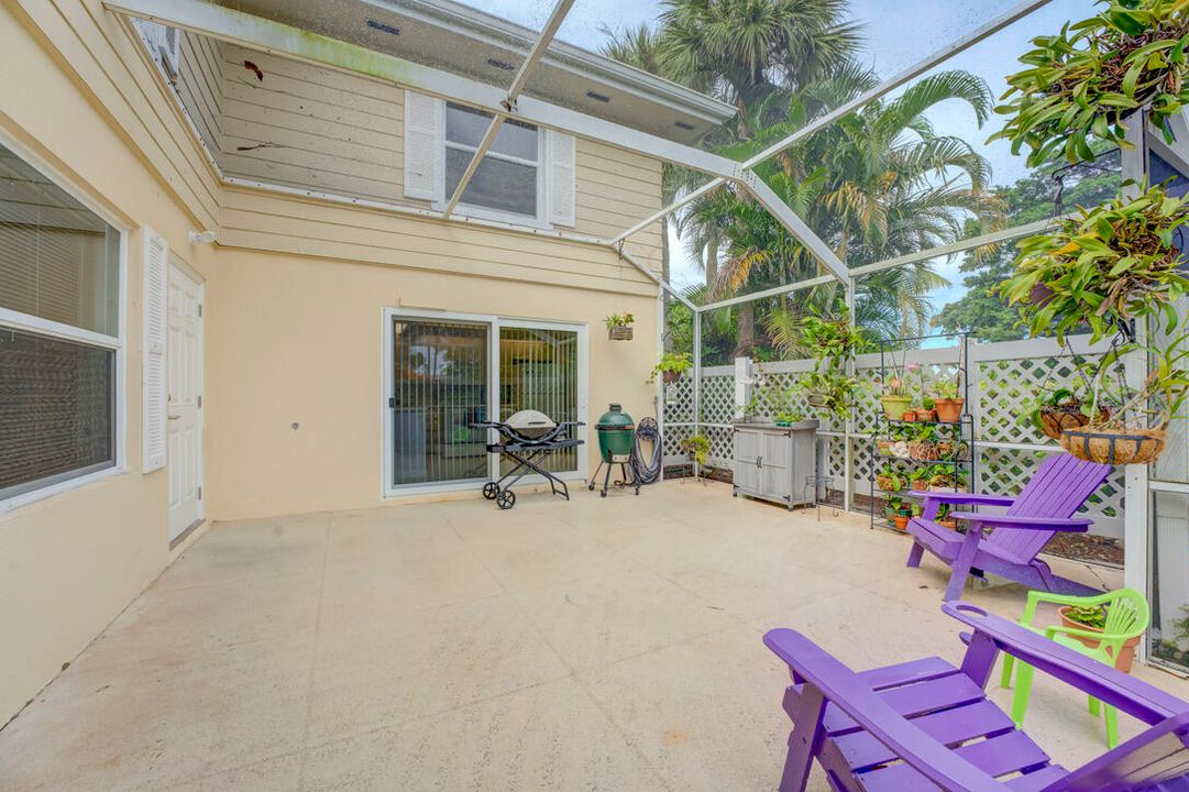 For Sale: $314,999 (2 beds, 2 baths, 1374 Square Feet)