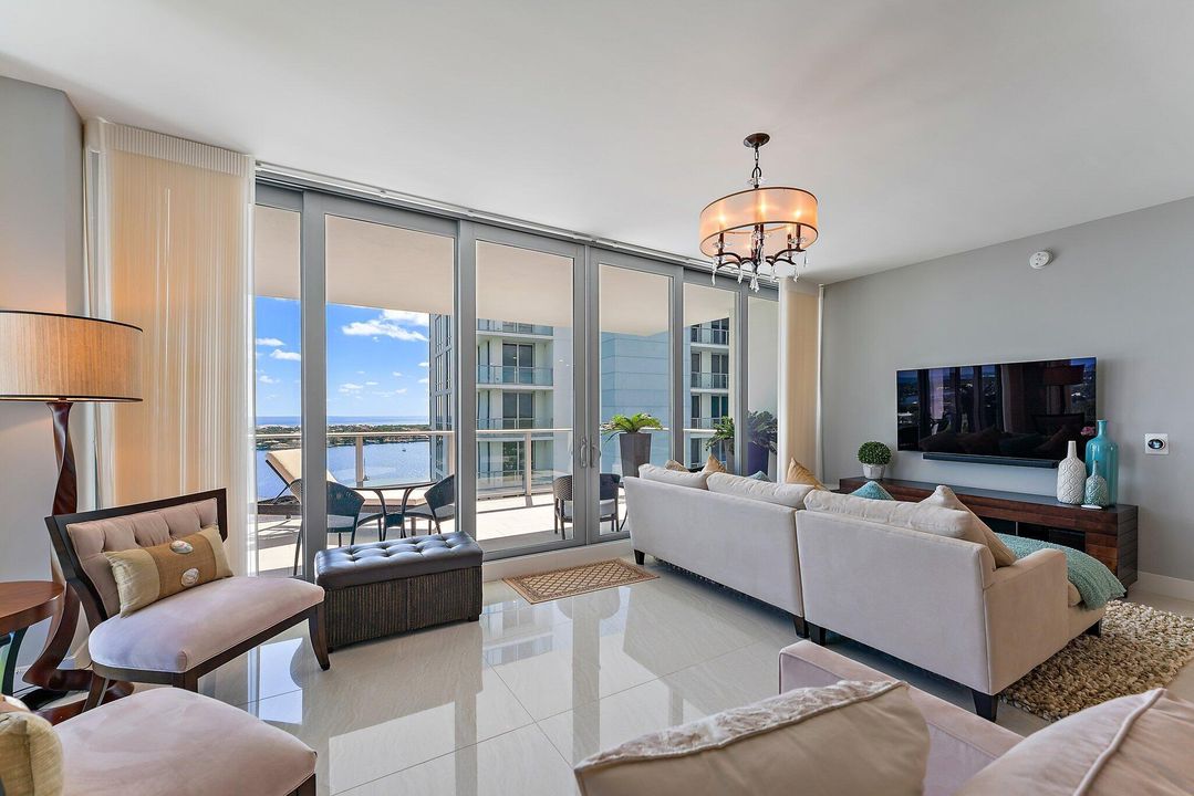 待售: $2,745,000 (3 贝兹, 4 浴室, 2445 平方英尺)