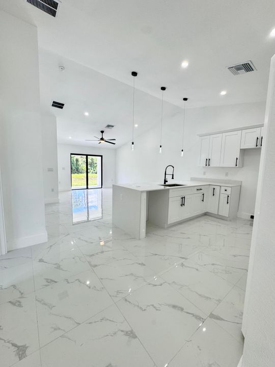 For Rent: $2,000 (3 beds, 2 baths, 2388 Square Feet)