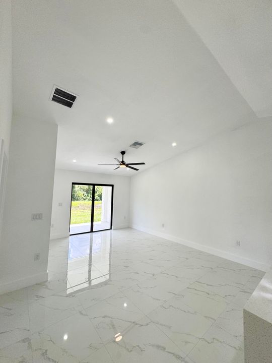 For Rent: $2,000 (3 beds, 2 baths, 2388 Square Feet)