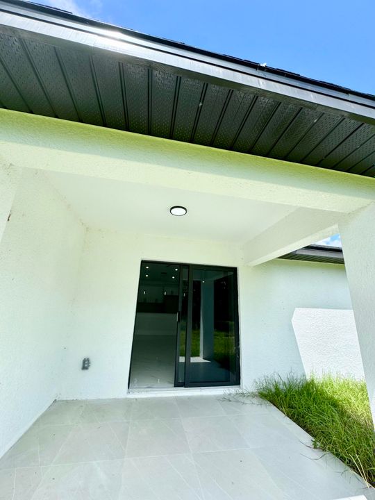 For Rent: $2,000 (3 beds, 2 baths, 2388 Square Feet)