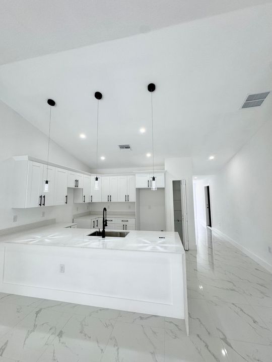 For Rent: $2,000 (3 beds, 2 baths, 2388 Square Feet)