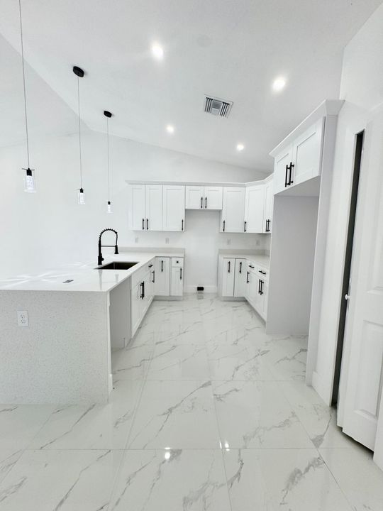 For Rent: $2,000 (3 beds, 2 baths, 2388 Square Feet)