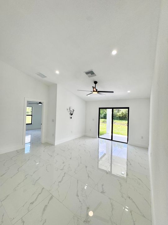 For Rent: $2,000 (3 beds, 2 baths, 2388 Square Feet)