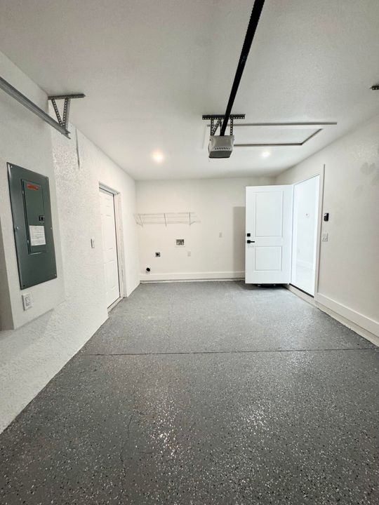 For Rent: $2,000 (3 beds, 2 baths, 2388 Square Feet)