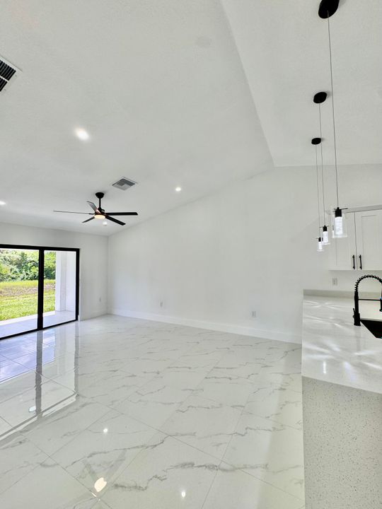 For Rent: $2,000 (3 beds, 2 baths, 2388 Square Feet)