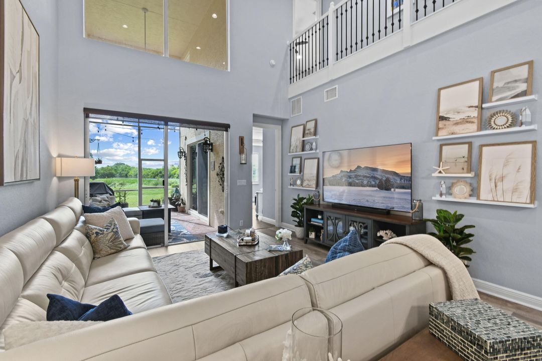 Под контрактом: $769,900 (3 спален, 3 ванн, 2750 Квадратных фут)