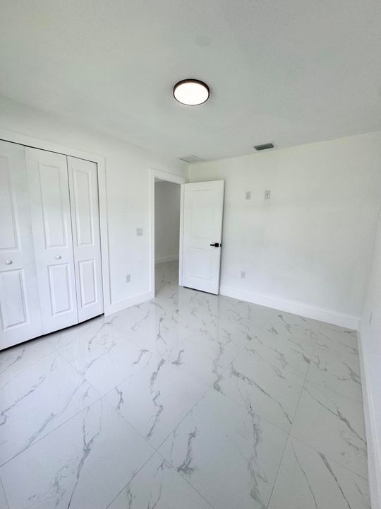 For Rent: $2,000 (3 beds, 2 baths, 2388 Square Feet)