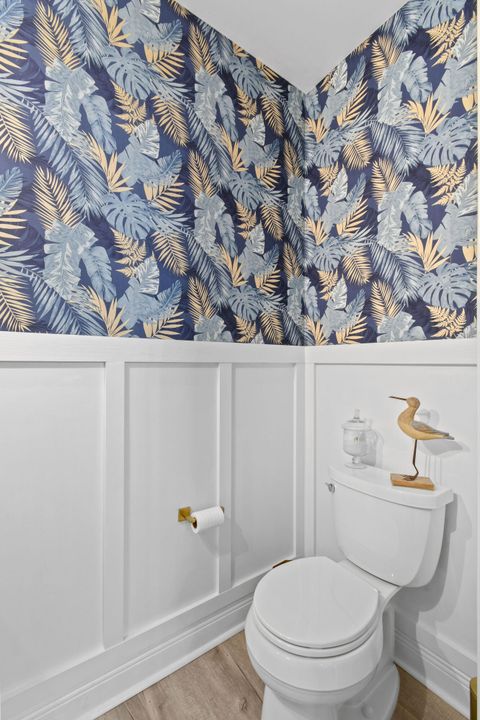 Под контрактом: $769,900 (3 спален, 3 ванн, 2750 Квадратных фут)