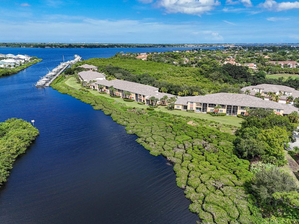 Под контрактом: $769,900 (3 спален, 3 ванн, 2750 Квадратных фут)